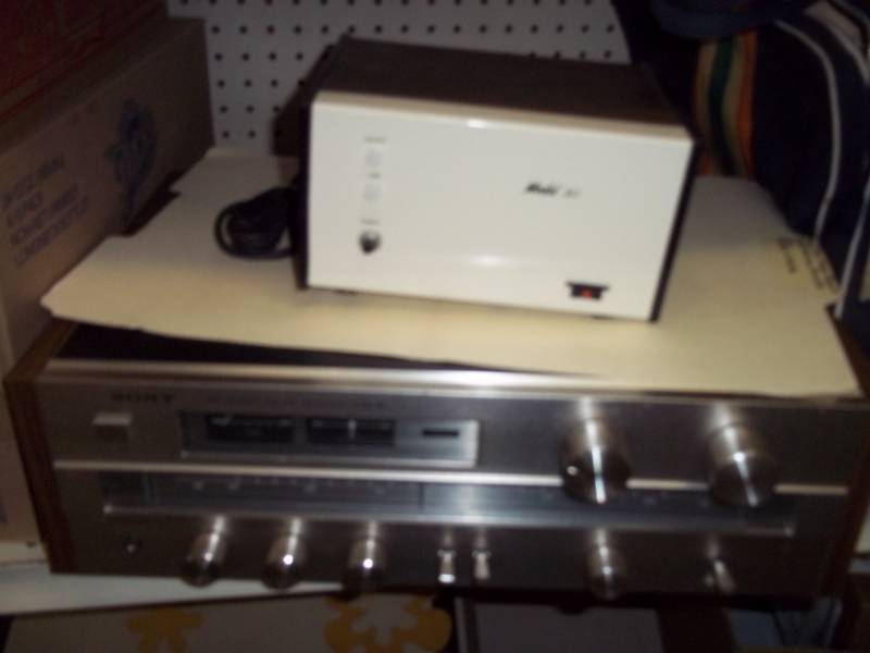 lot 116 image: Sony AM FM Reciever Model STR-V2