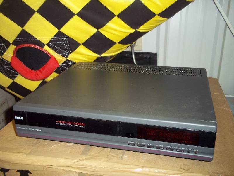 lot 117 image: RCA VCR