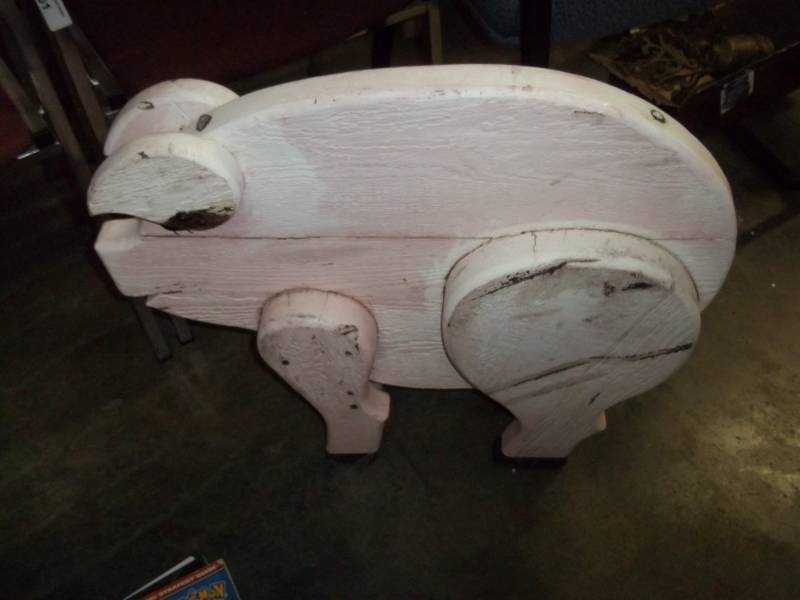 lot 162 image: Wood Garden dcor Pig