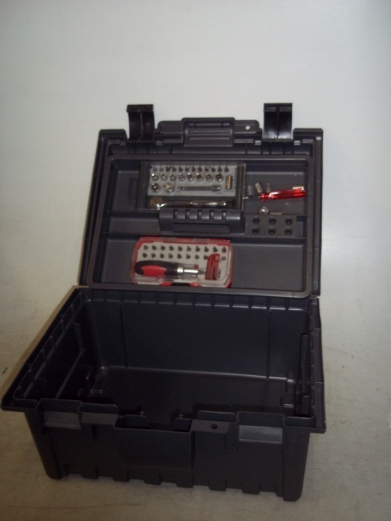 lot 163 image: Tool Box with Tools