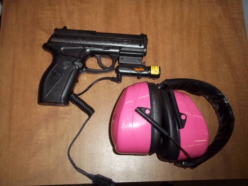 lot 180 image: BB Pistol and Ear Muffs