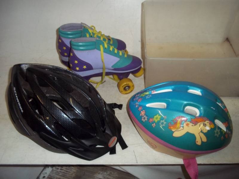 lot 198 image: Pair of Bike Helmets and kids rollerskates