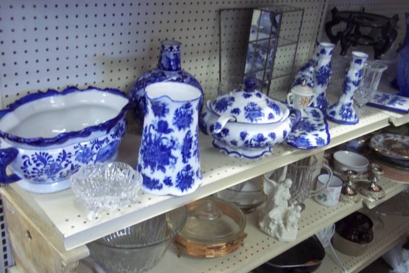 lot 207 image: Very large lot of Dcor Glassware including serving trays, bowls, and dcor. 24 of shelves with  glassware