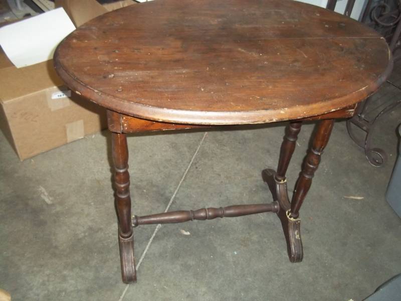 lot 208 image: Vintage wood side table 19 x 31 x 27
