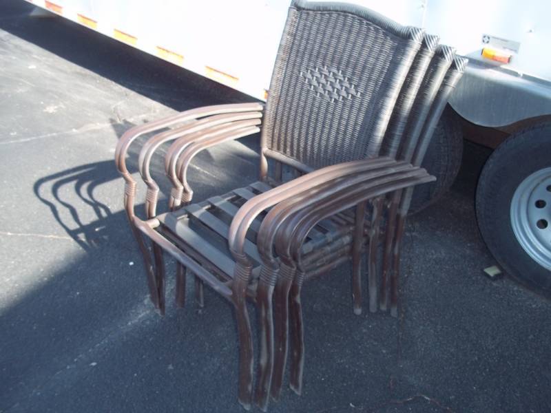 lot 211 image: 4 outdoor chairs