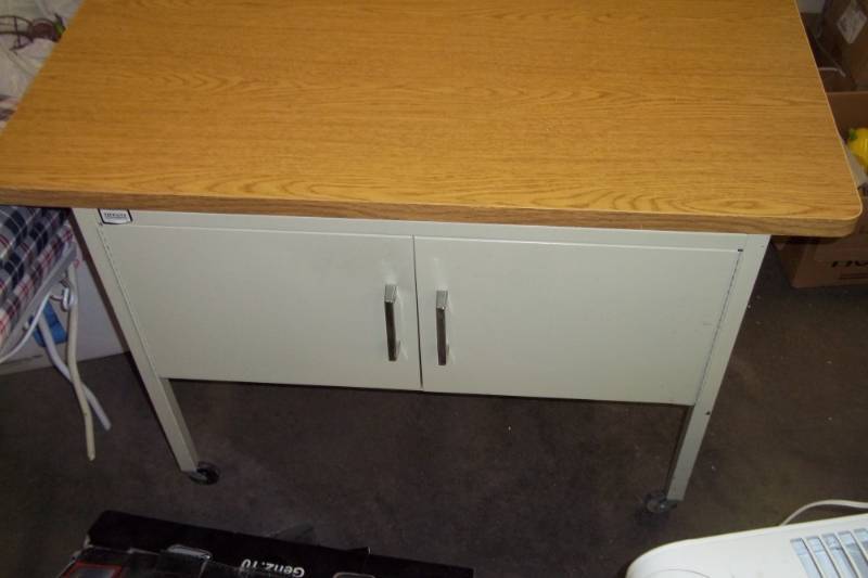 lot 221 image: Office table on wheels  26 x 40 x 26