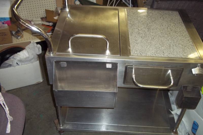 lot 227 image: Rolling Bar  23 x 33 x 33