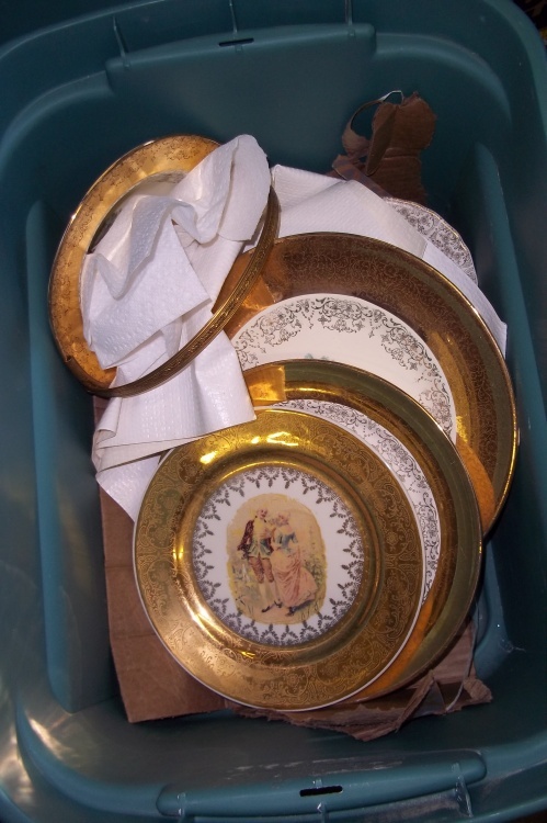 lot 239 image: Tote with Dcor plates