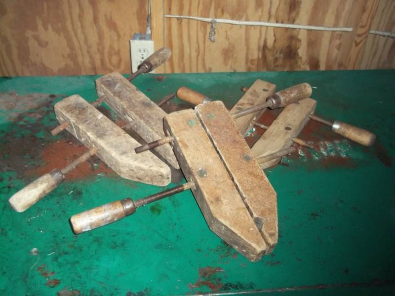lot 84 image: 3 Wood Clamps