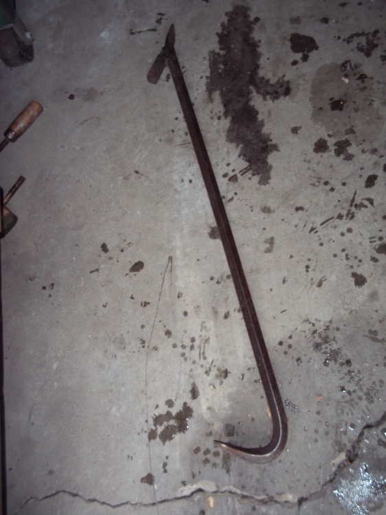 lot 8 image: Large crow bar