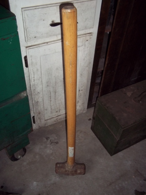 lot 9 image: Sledge Hammer