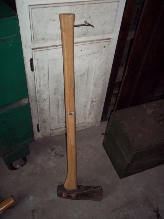 lot 11 image: Splitting Maul