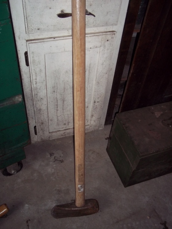 lot 12 image: Splitting Maul
