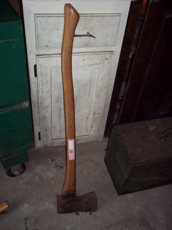 lot 13 image: Axe