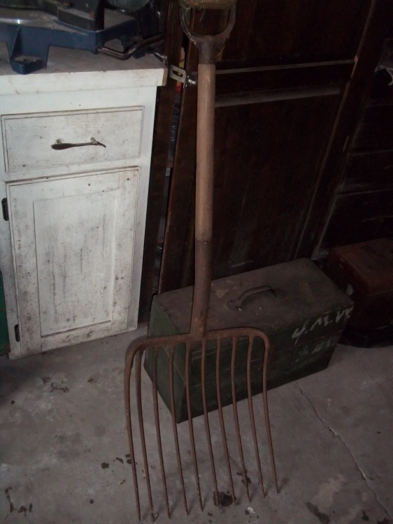 lot 18 image: Silage Fork