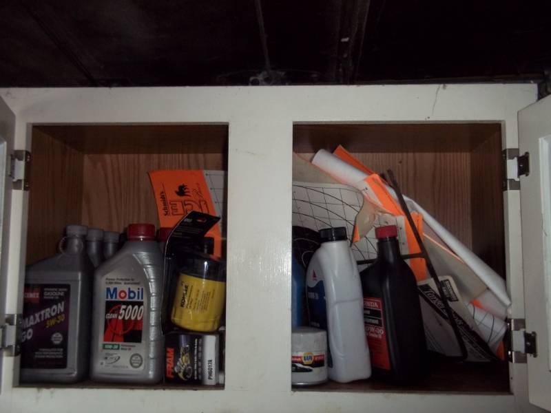 lot 21 image: Contents of cabinet including oil and oil filters