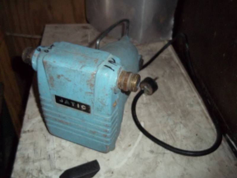 lot 33 image: Water pump