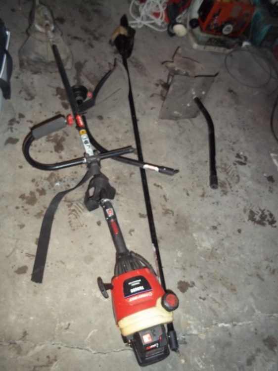lot 43 image: Troy Bilt gas weed Eater includes tillerand saw attachment