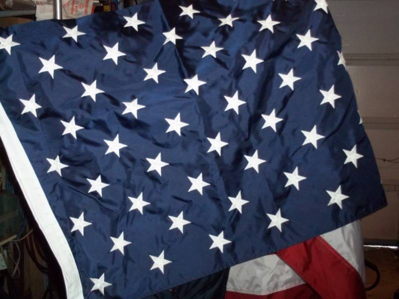 lot 50 image: 8 American Flag