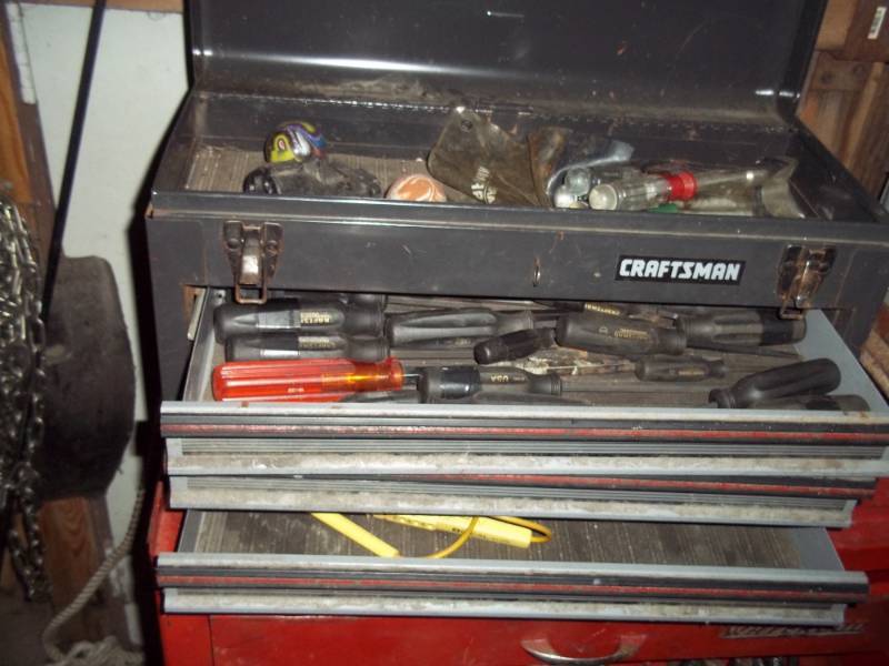 lot 64 image: Craftsman Black tool box with tools