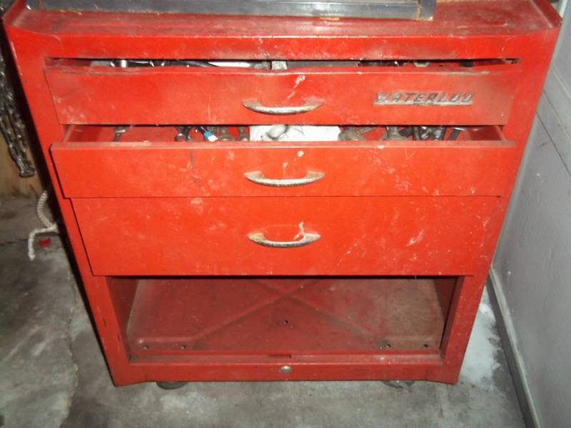 lot 65 image: Red Waterloo tool box with tools