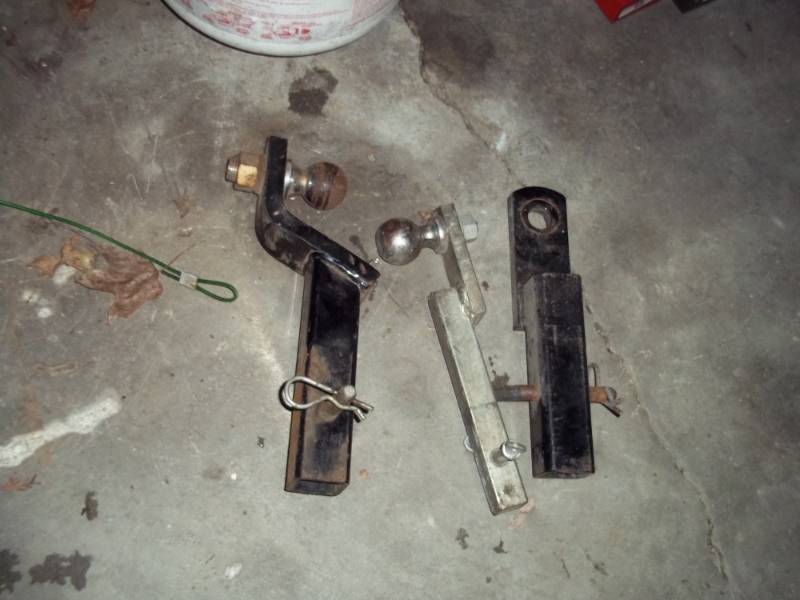 lot 73 image: Lot of 3 receiver mhitches