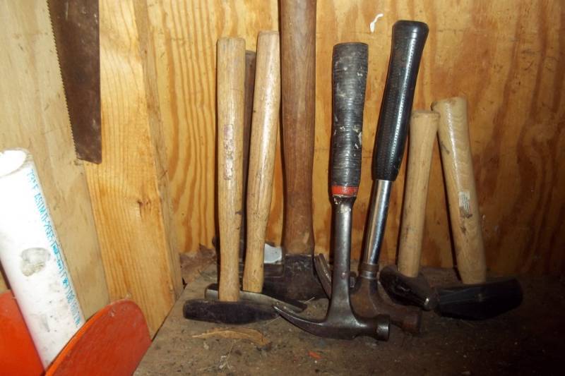 lot 93 image: Lot of hammers