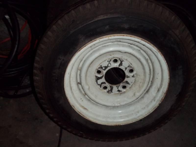 lot 117 image: Trailer tire wrim  5.30-12