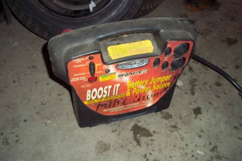 lot 122 image: Boost It battery charger