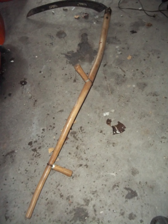 lot 123 image: Vintage sye with wood handle
