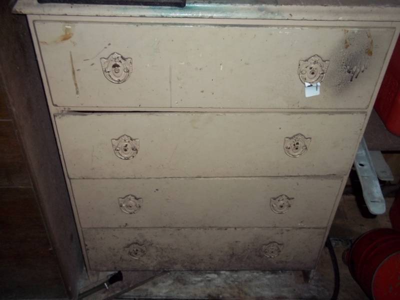 lot 127 image: 4 drawer dresser contents not included