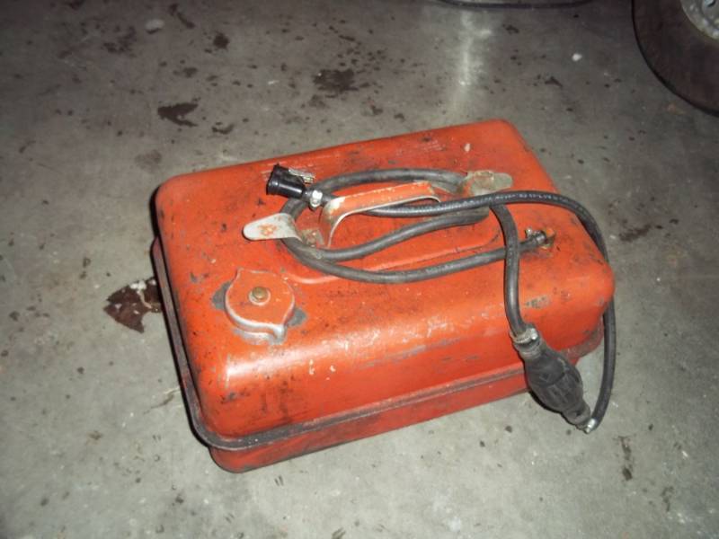 lot 128 image: Vintage boat gas tank