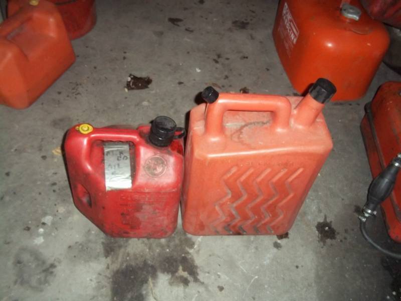 lot 134 image: Pair of gas cans