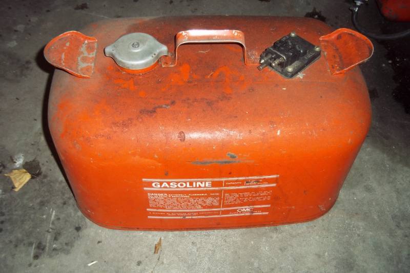 lot 138 image: Boat gas tank