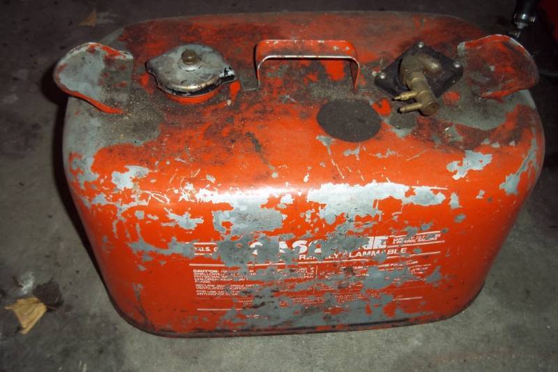lot 139 image: Boat gas tank