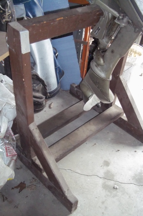 lot 147 image: Double motor wood boat motor stand