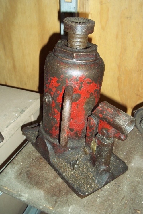 lot 149 image: Bottle Jack