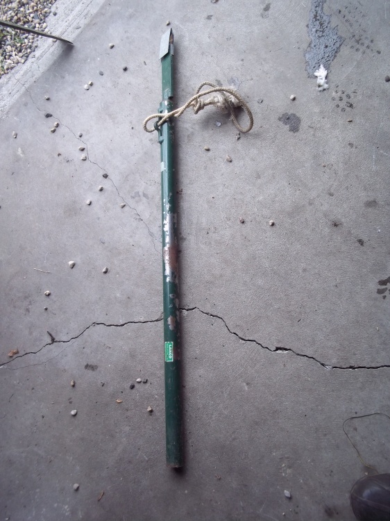 lot 169 image: Green Lacko ice chisel