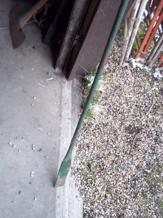 lot 170 image: Green ice chisel