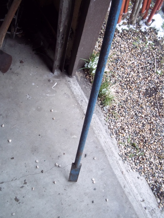 lot 171 image: Blue ice chisel