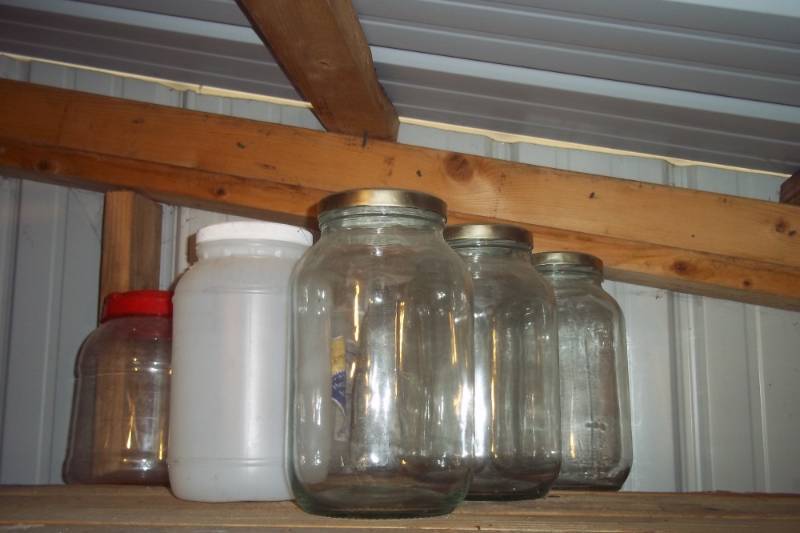 lot 186 image: Lot of gallon jars