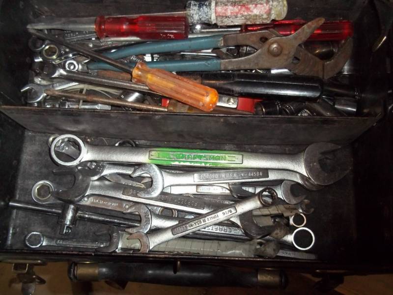 lot 189 image: Tool box with tools