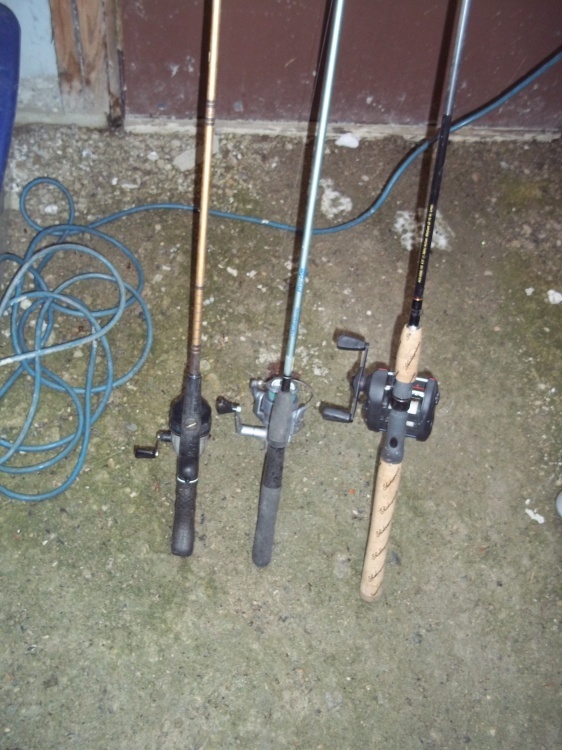 lot 197 image: Lot of 3 fishing rods and reels