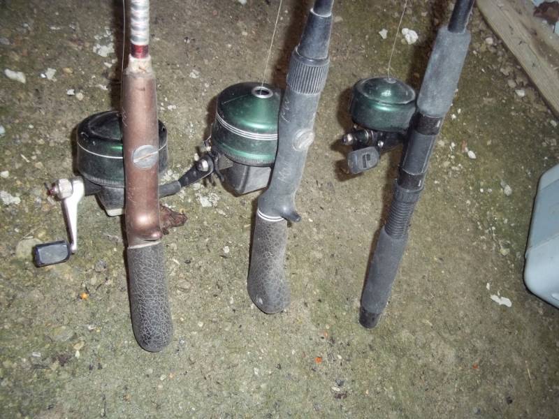 lot 198 image: Lot of 3 fishing rods and reels