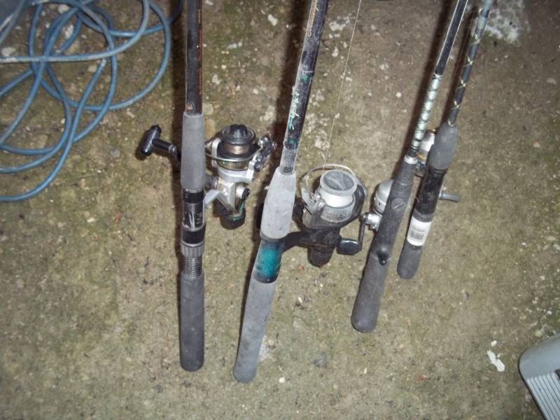 lot 203 image: Lot of 4 fishing rods with reels