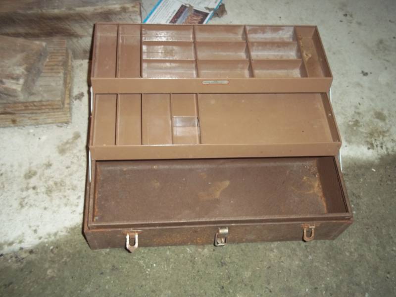 lot 207 image: Brown tackle box