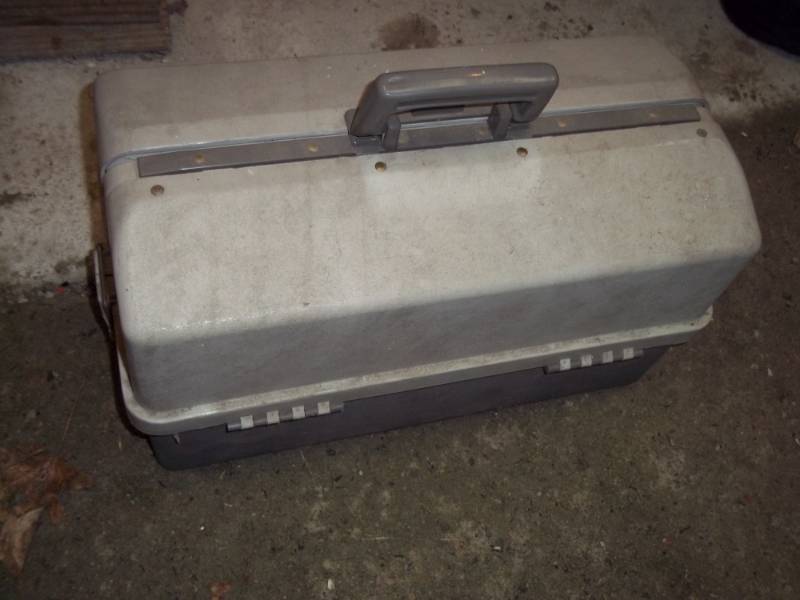 lot 208 image: Gray tackle box