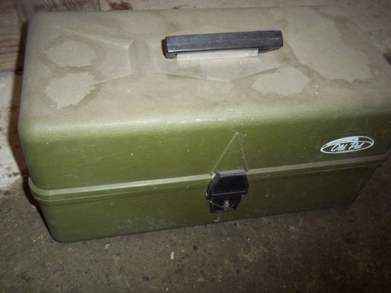 lot 209 image: Green tackle box
