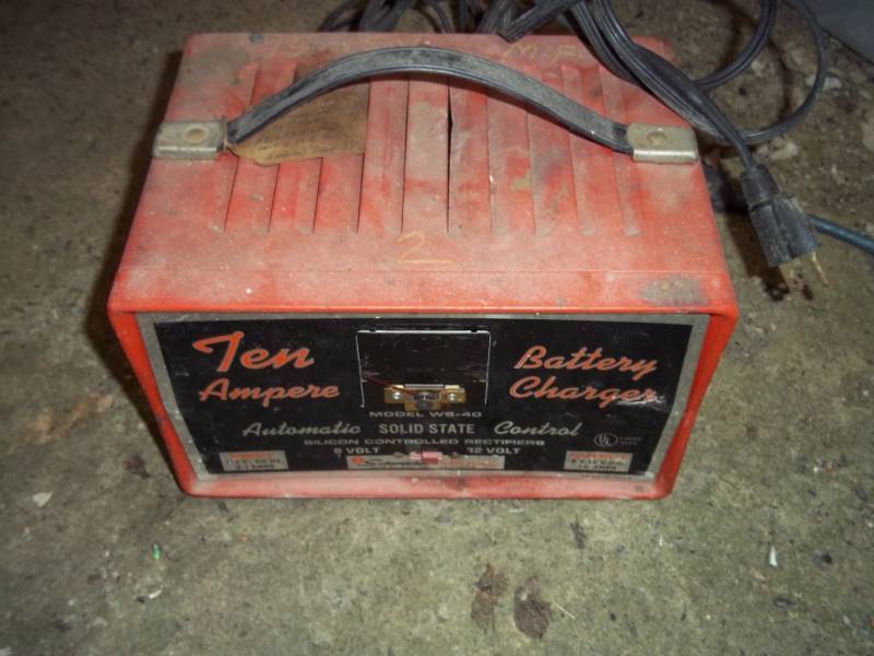 lot 210 image: Battery Charger
