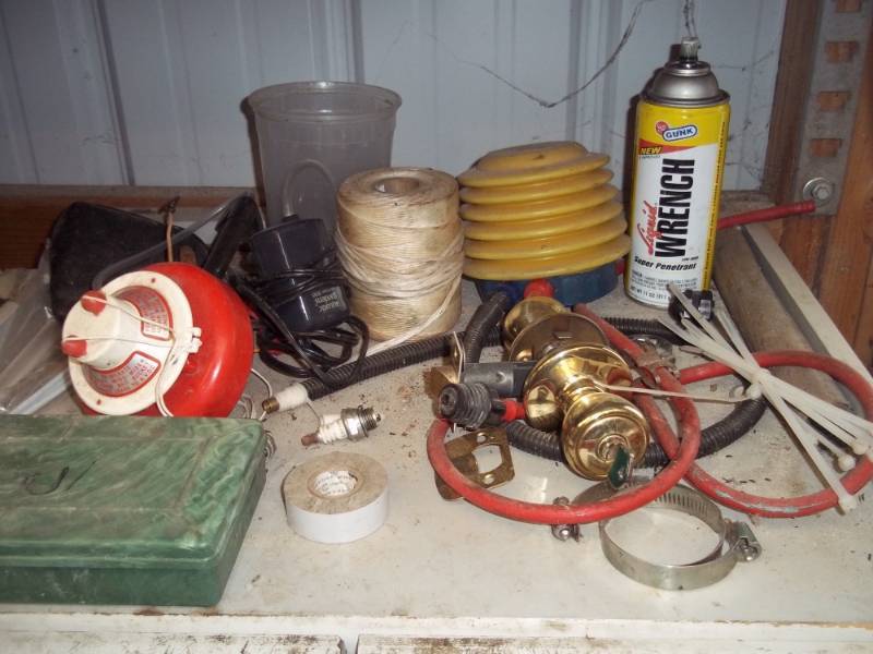 lot 214 image: Lot of misc including a minnow miser